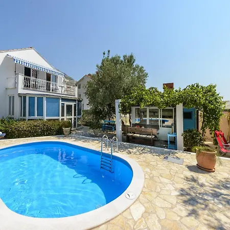 Piano - Four Bedroom With Terrace And Swimming Pool