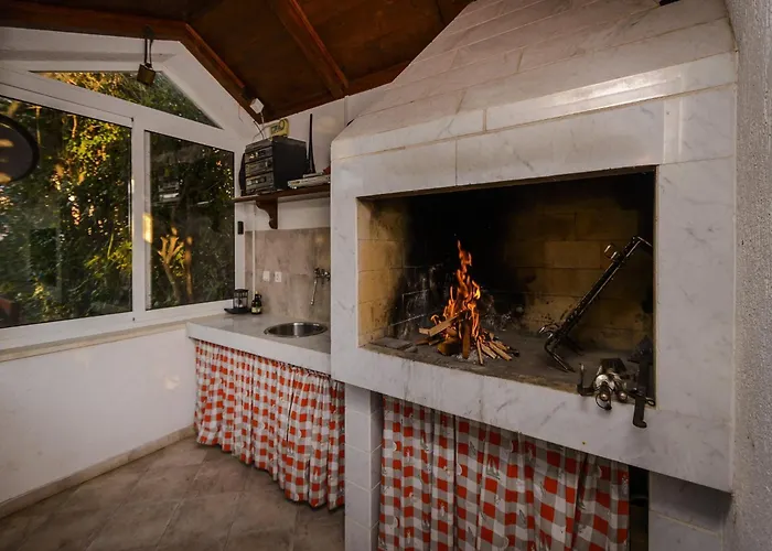 Villa Piano - Four Bedroom With Terrace And Swimming Pool Mlini