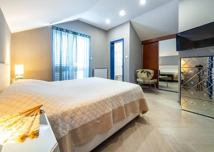 Villa Piano - Four Bedroom With Terrace And Swimming Pool