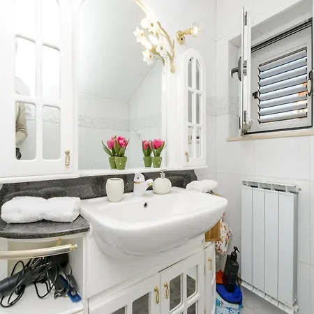 Вилла Piano - Four Bedroom With Terrace And Swimming Pool *