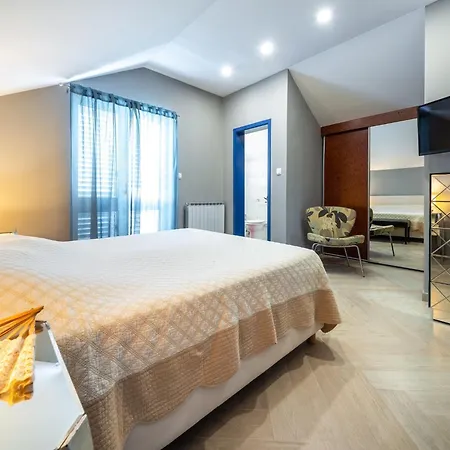 Piano - Four Bedroom With Terrace And Swimming Pool Вилла