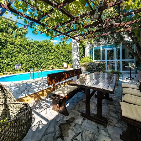 Piano - Four Bedroom With Terrace And Swimming Pool Млини