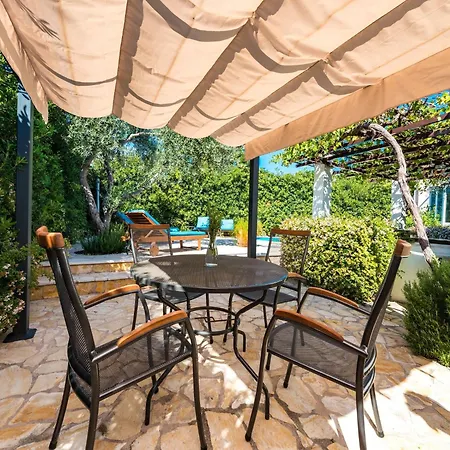 Piano - Four Bedroom With Terrace And Swimming Pool Вилла Млини