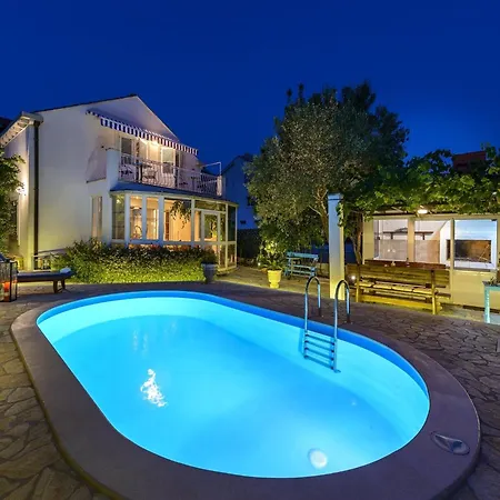 Вилла Piano - Four Bedroom With Terrace And Swimming Pool Млини