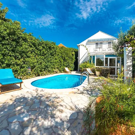 Piano - Four Bedroom With Terrace And Swimming Pool Villa