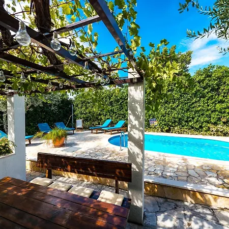 Вилла Piano - Four Bedroom With Terrace And Swimming Pool Млини