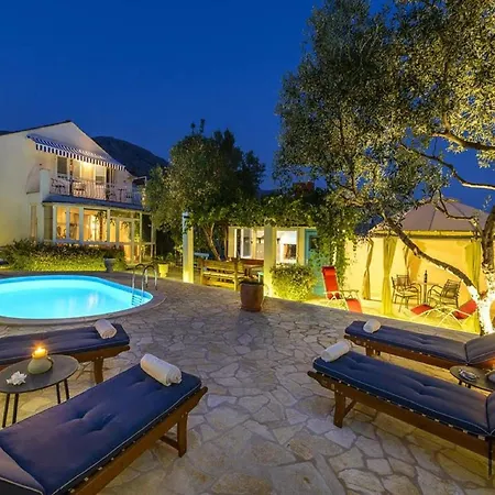 Piano - Four Bedroom With Terrace And Swimming Pool Вилла
