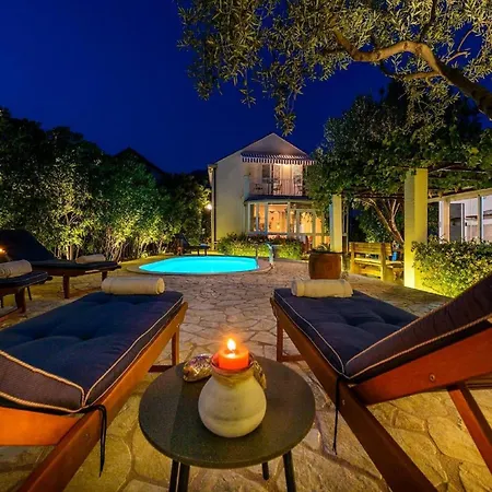 Piano - Four Bedroom With Terrace And Swimming Pool Вилла *