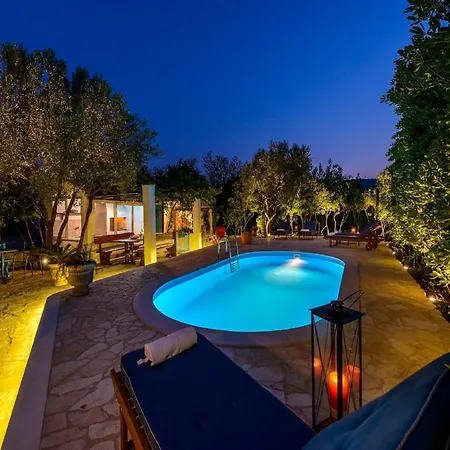 Вилла Piano - Four Bedroom With Terrace And Swimming Pool *