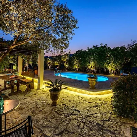 Вилла Piano - Four Bedroom With Terrace And Swimming Pool *
