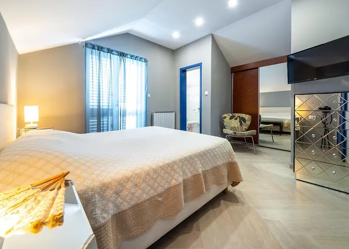 Piano - Four Bedroom With Terrace And Swimming Pool Willa