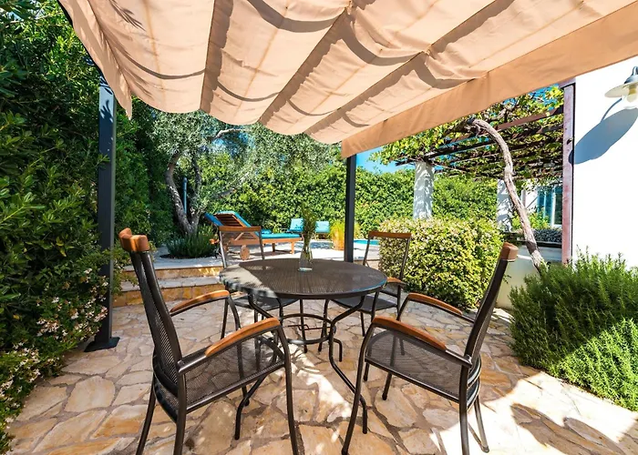 Piano - Four Bedroom With Terrace And Swimming Pool Willa Mlini