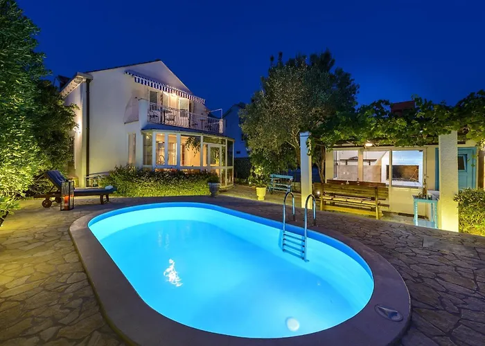 Willa Piano - Four Bedroom With Terrace And Swimming Pool Mlini